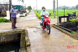 Tiềm ẩn tai nạn khi qua cầu kênh N1 ở xã Kỳ Bắc