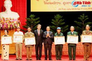 Trao tặng Huân, Huy chương nước CHDCND Lào cho cán bộ, chuyên gia tình nguyện Việt Nam