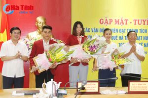 Khen thưởng VĐV xuất sắc tại SEA Games 29 và học sinh quê Hà Tĩnh đoạt HCV Olympic Toán quốc tế