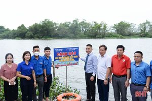 Cắm nhiều biển cảnh báo phòng, chống đuối nước ở Can Lộc