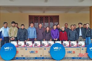 26 hộ nghèo Vũ Quang được tặng tivi với tổng trị giá 156 triệu đồng