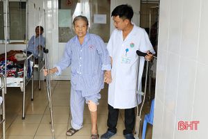 BVĐK Hà Tĩnh thay thành công khớp gối toàn phần cho 2 bệnh nhân