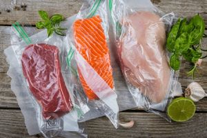 Thói quen bảo quản thịt, cá tiềm ẩn nguy cơ ngộ độc botulinum rất lớn