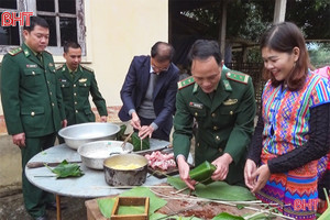 Vui Tết Chăm Cha bới với đồng bào Chứt - bản Rào Tre