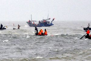 Hà Tĩnh đang mất liên lạc với 2 tàu cá trên biển
