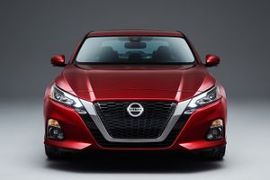 Nissan Altima 2019 "lột xác" mạnh mẽ cạnh tranh với đối thủ