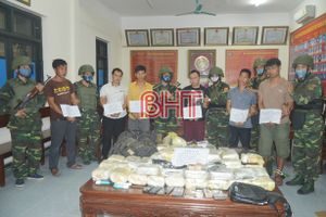 Mang súng ngắn “áp tải” 30 bánh heroin, 45kg ma túy đá, 6.000 viên hồng phiến từ Lào vào Việt Nam