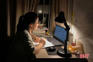 Du học sinh Hà Tĩnh về quê tránh dịch vất vả khi học trực tuyến lệch múi giờ