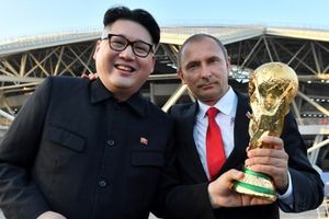 Bản sao Kim Jong-un, Putin bất ngờ xuất hiện ở World Cup