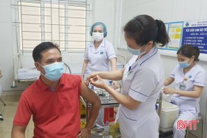 Hà Tĩnh tiêm vắc xin phòng COVID-19 đợt 5 cho 48.205 người