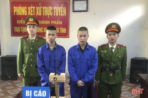 Hà Tĩnh: Tổ chức sử dụng ma túy đá, 2 thanh niên lĩnh án gần 15 năm tù