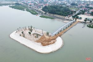 Chiêm ngưỡng công trình cầu và bến thả hoa đăng tại đền Bà Hải sắp sửa hoàn thành