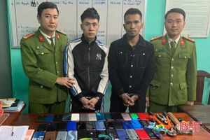 Bắt gọn 2 đối tượng từ Hưng Yên vào Hà Tĩnh đột nhập cửa hàng trộm 42 chiếc điện thoại