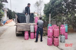 Tạm giữ 115 bình gas không rõ nguồn gốc xuất xứ ở Cẩm Xuyên