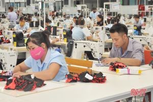 Chỉ số PMI ngành sản xuất Việt Nam tiếp tục giảm mạnh trong tháng 8