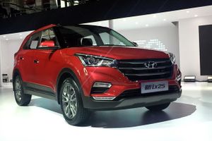 Crossover cỡ nhỏ Hyundai ix25 2017 trình làng với giá tốt