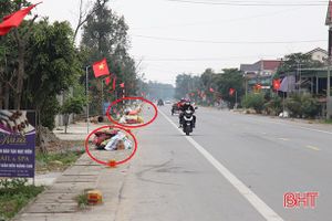 Sau tết, rác thải chất đống bên nhiều tuyến đường ở Hà Tĩnh