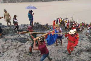 Hiện trường vụ sạt lở mỏ ngọc bích khiến hơn 100 người thiệt mạng ở Myanmar