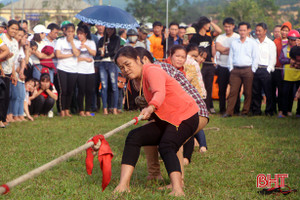 Cán bộ, nông dân Vũ Quang thi kéo co đầu xuân mới