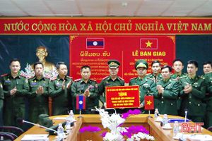 Trao tặng thiết bị văn phòng trị giá 600 triệu đồng cho Cục BĐBP Lào