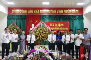 Lãnh đạo Hà Tĩnh chúc mừng 90 năm ngày truyền thống ngành Tuyên giáo