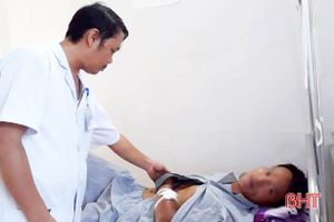 Bệnh viện huyện Hà Tĩnh phẫu thuật bệnh nhân bị tôn cắt lộ xương cánh tay