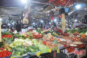 Ngày thứ tư “cách ly xã hội” ở Hà Tĩnh: Siêu thị, chợ dân sinh vẫn đầy ắp hàng, sức mua giảm!