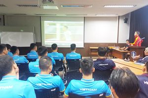 U20 Việt Nam họp chiến thuật trước trận gặp U20 Vanuatu