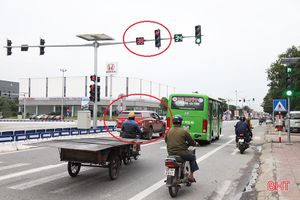 Di chuyển như thế nào khi cùng lúc có 2 hệ thống đèn tín hiệu giao thông tại TP Hà Tĩnh?