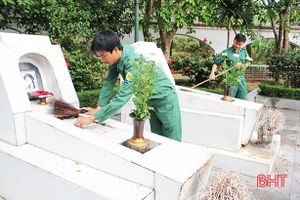 "Nốt lặng" lúc bình minh tại khu mộ 10 liệt nữ Ngã ba Đồng Lộc