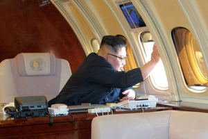 Thế giới ngày qua: Ông Kim Jong-un sẽ đến Việt Nam bằng máy bay