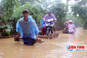 Hương Khê lại "oằn mình" chống lũ!