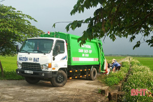 Xe ép rác tiền tỷ về tận thôn, người dân Kỳ Anh không còn lo ô nhiễm môi trường