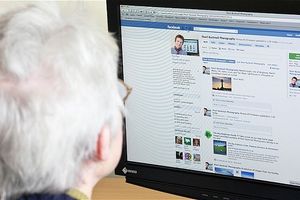 Người cao tuổi chia sẻ tin giả nhiều nhất trên mạng xã hội Facebook