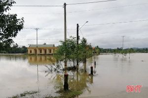 Nước sông Ngàn Sâu rút chậm, nhiều địa bàn Vũ Quang vẫn ngập sâu