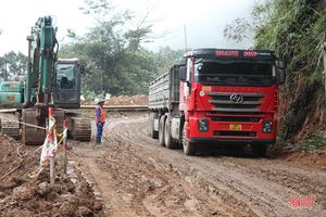 Cấm đường có thời hạn phục vụ thi công đường lên Cửa khẩu quốc tế Cầu Treo