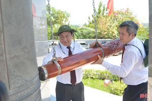 Lãnh đạo Hà Tĩnh dâng hương tưởng niệm anh hùng liệt sỹ, cố Đại tướng Võ Nguyên Giáp