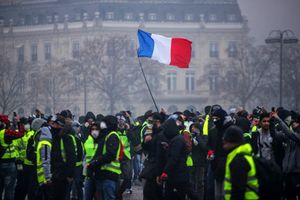 Thế giới ngày qua: Pháp hoãn tăng thuế sau biểu tình lớn nhất 5 thập kỷ