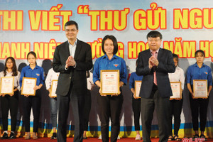 Hà Tĩnh trao giải cuộc thi viết “Thư gửi người thân” trong thanh niên trường học