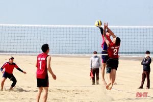 Khởi tranh Giải Bóng chuyền bãi biển khuôn khổ Đại hội TDTT Hà Tĩnh