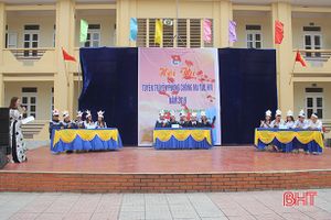 Học sinh Lộc Hà tuyên truyền phòng chống HIV/AIDS