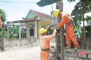 Điện lực Cẩm Xuyên lên "kịch bản" chống quá tải mùa nắng nóng