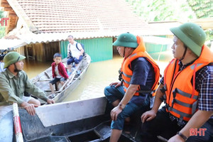 Bộ trưởng Trần Hồng Hà: Tuyệt đối không để nhân dân vùng lũ thiếu lương thực, nước uống