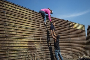 Mỹ đánh thuế với hàng hóa Mexico vì vấn đề người nhập cư trái phép