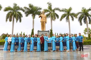 Phụ nữ Hà Tĩnh góp phần tô thắm thêm tình hữu nghị Việt - Lào