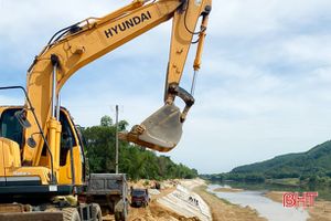 Đầu tư 43 tỷ đồng xây dựng kè chống sạt lở bờ sông Ngàn Sâu