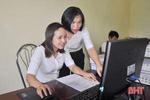 Nữ nhân viên điện lực ở Hà Tĩnh kiên cường “chiến đấu với K” vẫn hoàn thành tốt nhiệm vụ