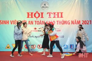 Khoa Sư phạm - Đại học Hà Tĩnh nhất Hội thi “Sinh viên với an toàn giao thông”