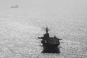 Cận cảnh tàu chiến Mỹ được tuyên bố bắn rơi máy bay không người lái Iran