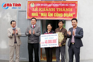 Trao hỗ trợ nhà mái ấm công đoàn, quà Tết cho gia đình khó khăn